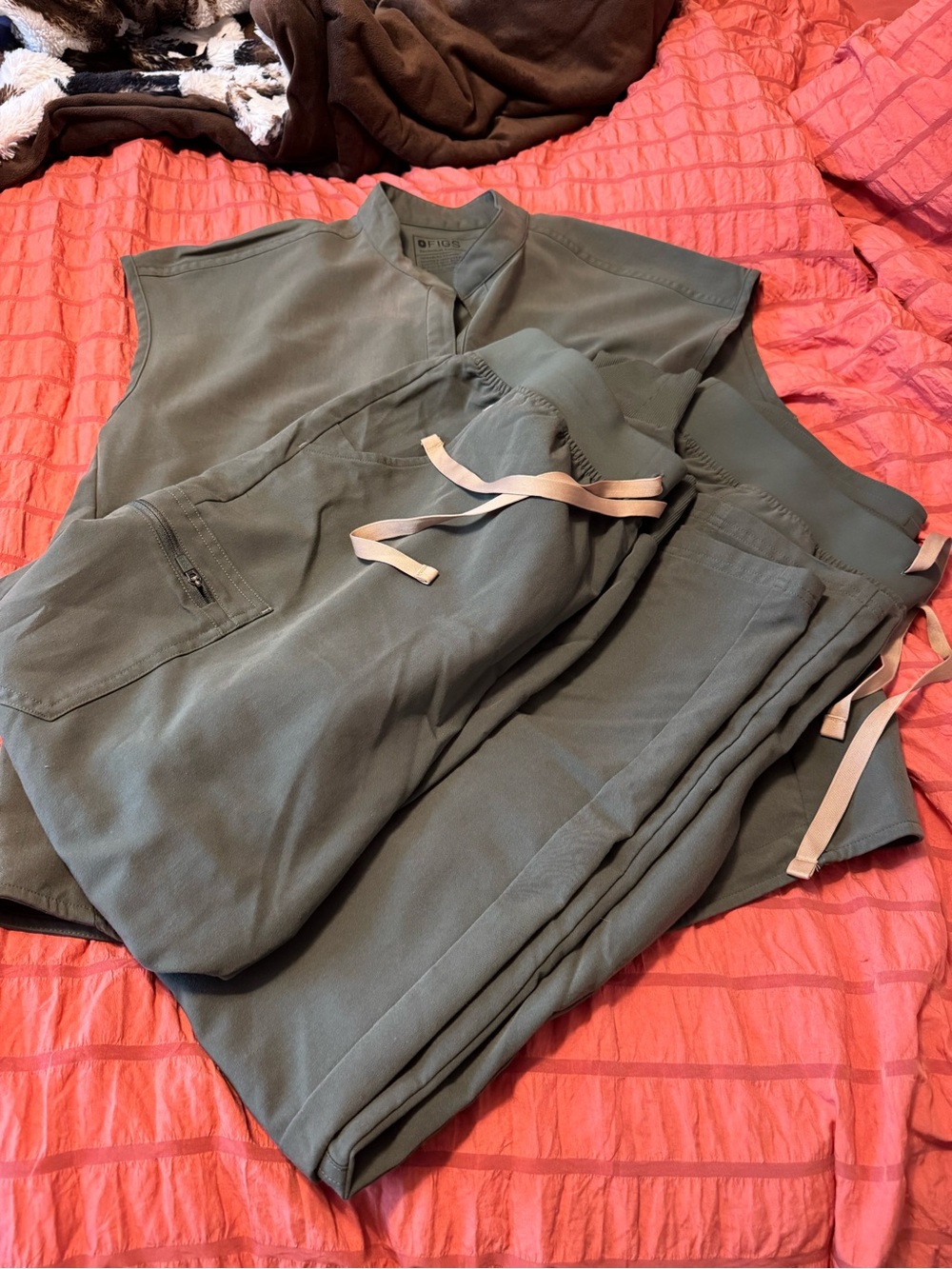 FIGS Women’s Scrub Set
